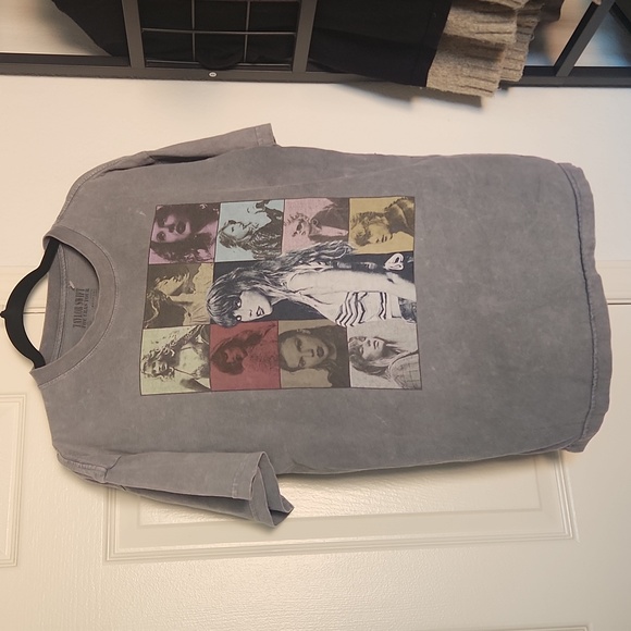 Taylor Swift Gray Eras Tour Oversized T Shirt XS - Picture 2 of 6